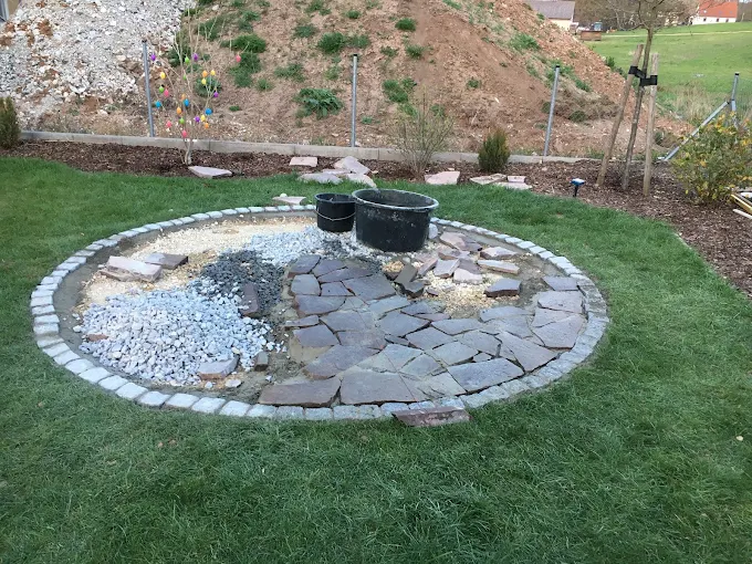 Abgeschlossenes Gartenprojekt mit Naturstein